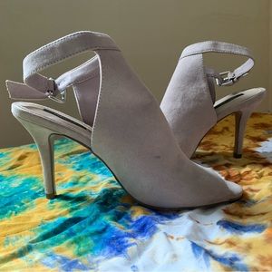 FOREVER 21 taupe faux suede heels